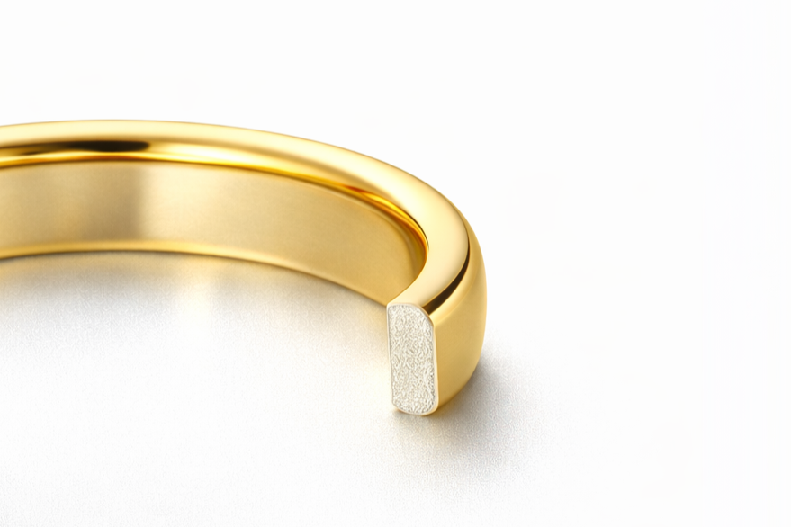 Cross-section of a gold-plated ring showing an 18k gold exterior over a 925 sterling silver core