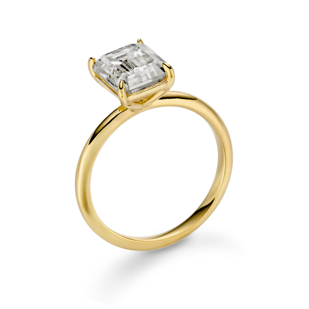 Horizon Ring, vergoldeter Ring mit Emerald Cut Moissanite, klassische Fassung mit klaren Linien