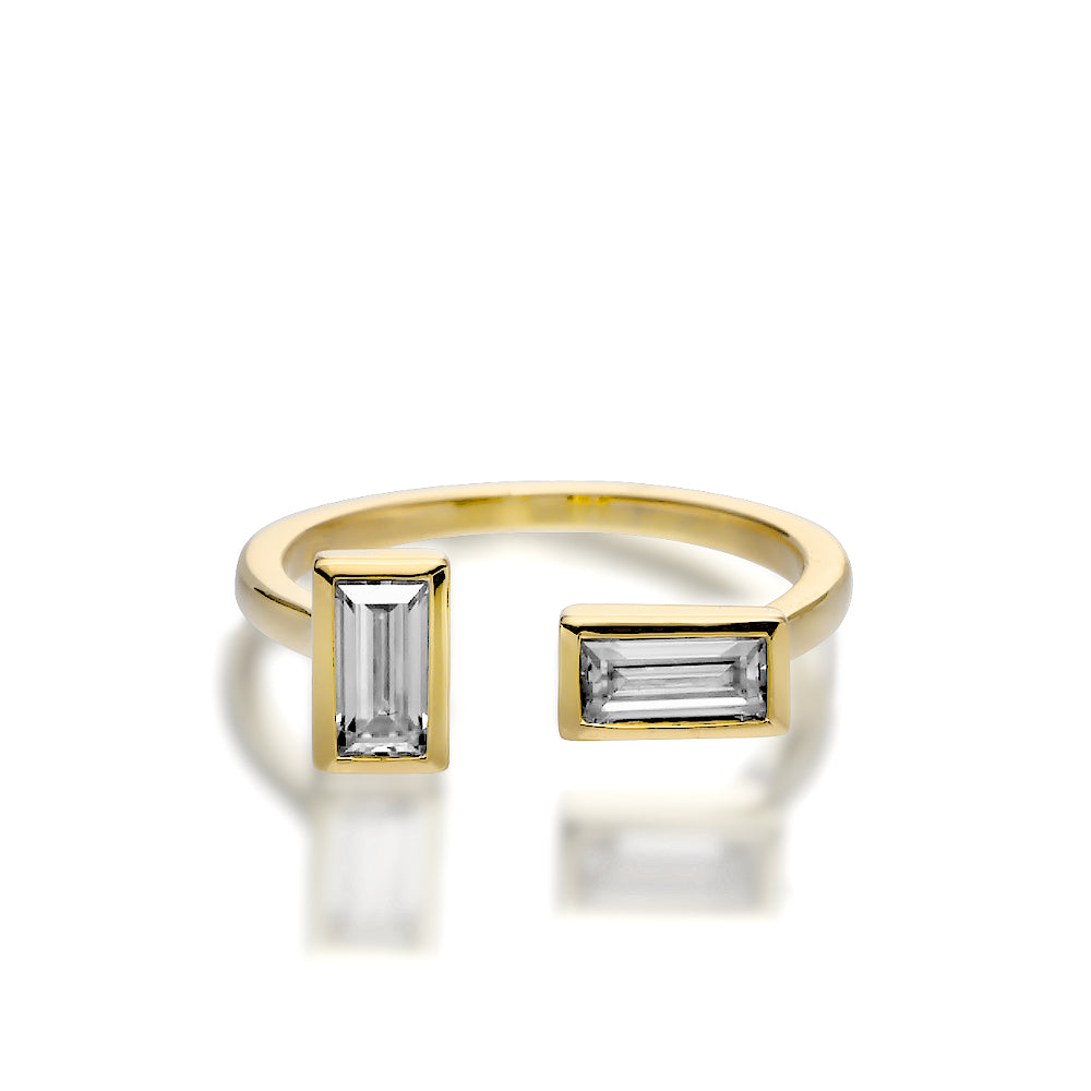 Goldener Equinox Ring mit zwei Baguette Moissanite-Steinen, minimalistisches offenes Design mit klarer Linienführung