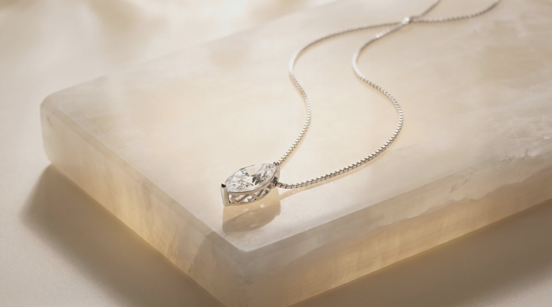 Essentia Luminis Collier 925er Sterlingsilver, Marquise Moissanite 1ct